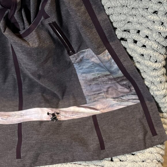 Lululemon The Drizz Lightweight Rain Jacket in Black Cherry Size 4 - Picture 13 of 16